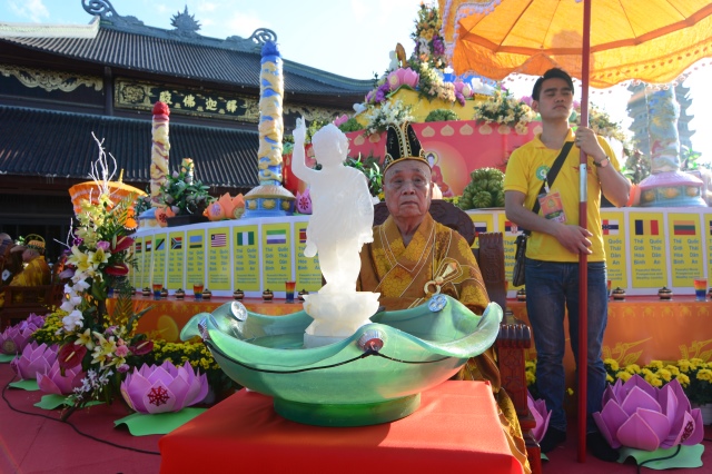 Vesak 2014: Trang nghiêm đàn tràng cầu nguyện thế giới hòa bình