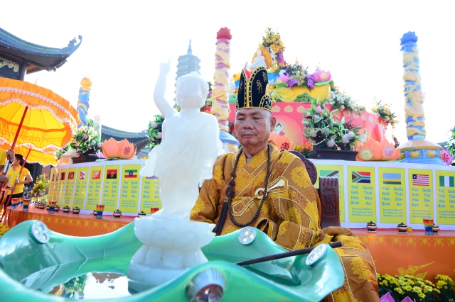 Vesak 2014: Trang nghiêm đàn tràng cầu nguyện thế giới hòa bình
