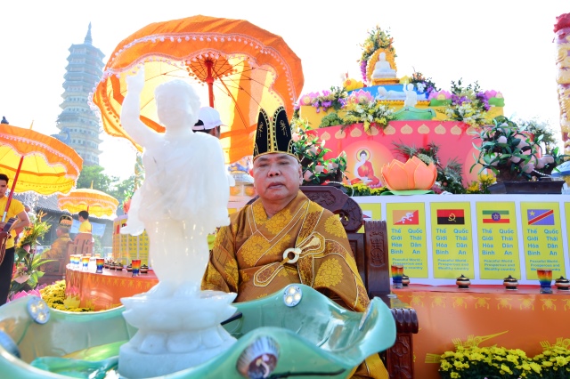 Vesak 2014: Trang nghiêm đàn tràng cầu nguyện thế giới hòa bình