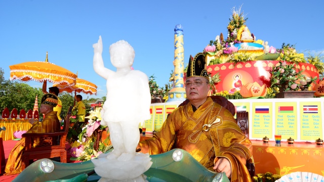 Vesak 2014: Trang nghiêm đàn tràng cầu nguyện thế giới hòa bình