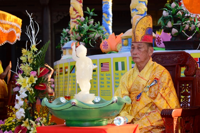 Vesak 2014: Trang nghiêm đàn tràng cầu nguyện thế giới hòa bình