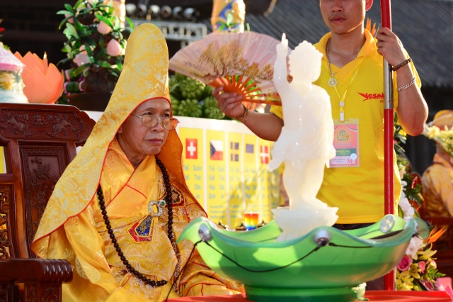 Vesak 2014: Trang nghiêm đàn tràng cầu nguyện thế giới hòa bình