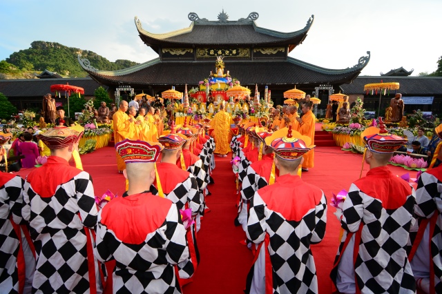 Vesak 2014: Trang nghiêm đàn tràng cầu nguyện thế giới hòa bình