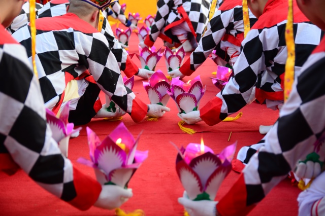 Vesak 2014: Trang nghiêm đàn tràng cầu nguyện thế giới hòa bình