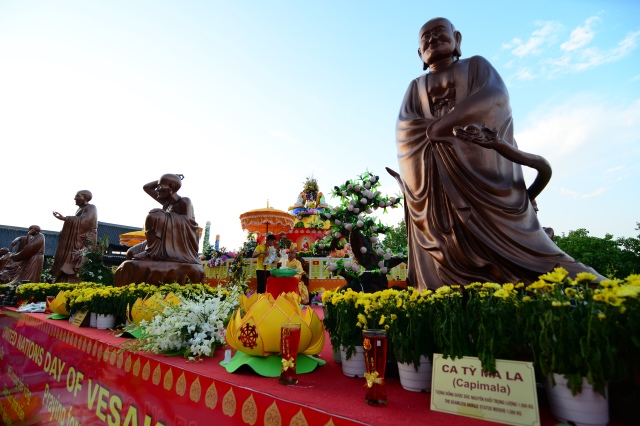 Vesak 2014: Trang nghiêm đàn tràng cầu nguyện thế giới hòa bình