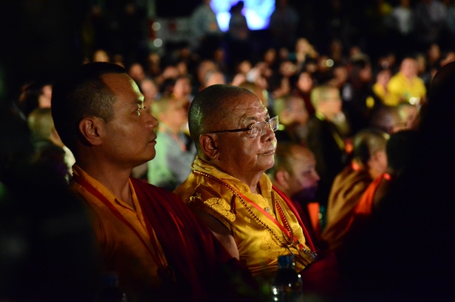 Vesak 2014: Lãnh đạo đảng, nhà nước, Phật giáo quốc tế cầu nguyện hòa bình