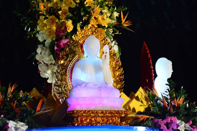 Vesak 2014: Lãnh đạo đảng, nhà nước, Phật giáo quốc tế cầu nguyện hòa bình