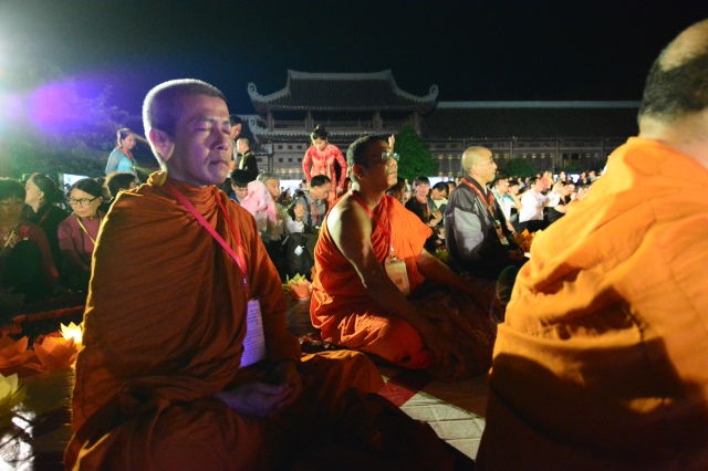Vesak 2014: Lãnh đạo đảng, nhà nước, Phật giáo quốc tế cầu nguyện hòa bình