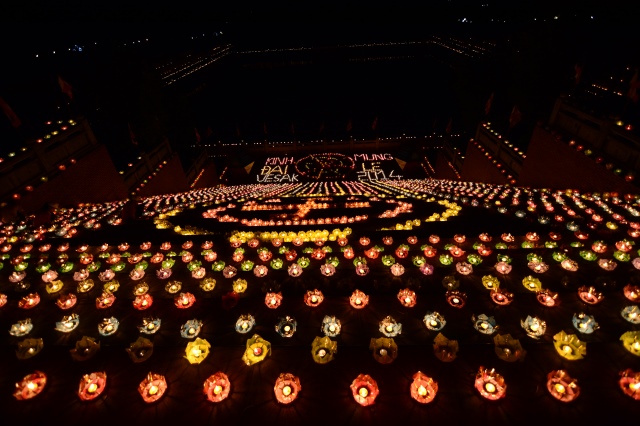 Vesak 2014: Lãnh đạo đảng, nhà nước, Phật giáo quốc tế cầu nguyện hòa bình