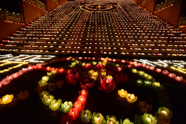 Vesak 2014: Lãnh đạo đảng, nhà nước, Phật giáo quốc tế cầu nguyện hòa bình