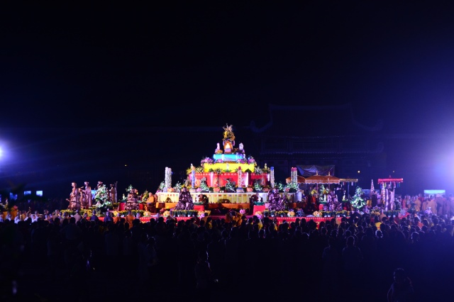 Vesak 2014: Lãnh đạo đảng, nhà nước, Phật giáo quốc tế cầu nguyện hòa bình