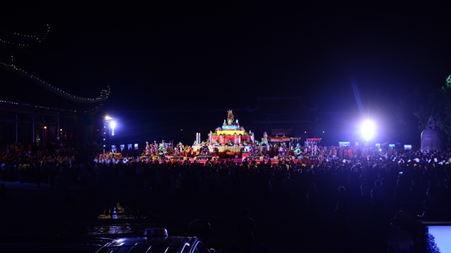 Vesak 2014: Lãnh đạo đảng, nhà nước, Phật giáo quốc tế cầu nguyện hòa bình