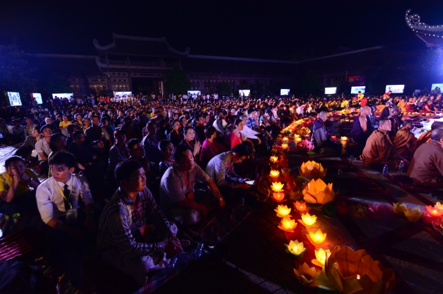 Vesak 2014: Lãnh đạo đảng, nhà nước, Phật giáo quốc tế cầu nguyện hòa bình