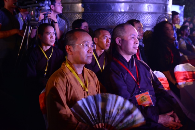 Vesak 2014: Lãnh đạo đảng, nhà nước, Phật giáo quốc tế cầu nguyện hòa bình