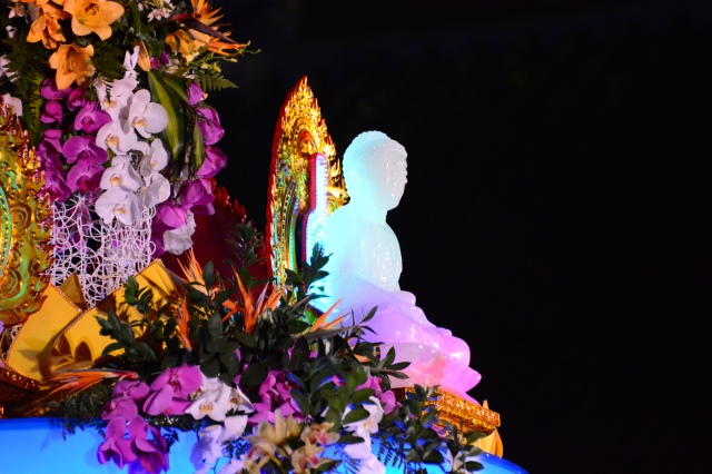 Vesak 2014: Lãnh đạo đảng, nhà nước, Phật giáo quốc tế cầu nguyện hòa bình