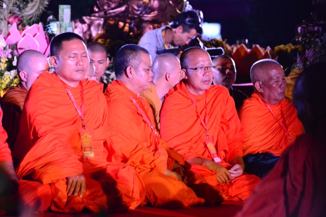 Vesak 2014: Lãnh đạo đảng, nhà nước, Phật giáo quốc tế cầu nguyện hòa bình