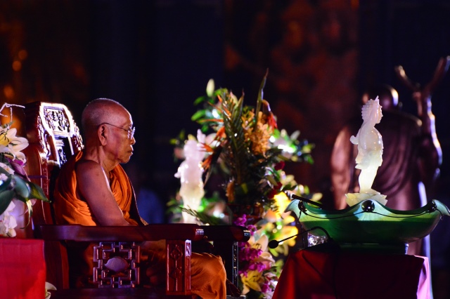 Vesak 2014: Lãnh đạo đảng, nhà nước, Phật giáo quốc tế cầu nguyện hòa bình