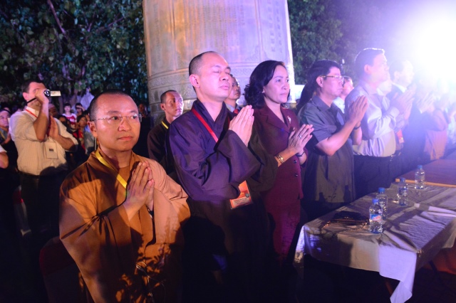 Vesak 2014: Lãnh đạo đảng, nhà nước, Phật giáo quốc tế cầu nguyện hòa bình