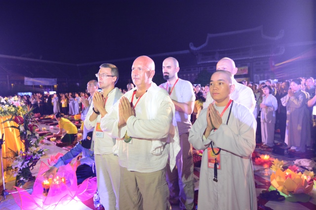 Vesak 2014: Lãnh đạo đảng, nhà nước, Phật giáo quốc tế cầu nguyện hòa bình