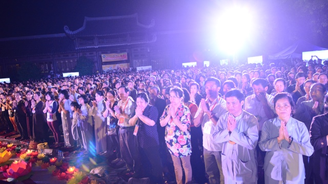 Vesak 2014: Lãnh đạo đảng, nhà nước, Phật giáo quốc tế cầu nguyện hòa bình