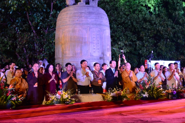 Vesak 2014: Lãnh đạo đảng, nhà nước, Phật giáo quốc tế cầu nguyện hòa bình