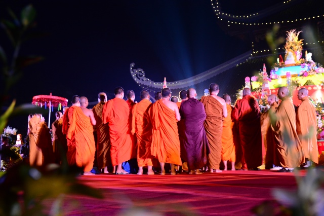 Vesak 2014: Lãnh đạo đảng, nhà nước, Phật giáo quốc tế cầu nguyện hòa bình