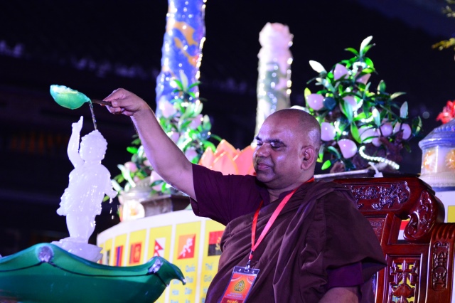 Vesak 2014: Lãnh đạo đảng, nhà nước, Phật giáo quốc tế cầu nguyện hòa bình