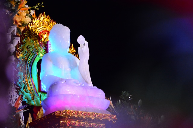 Vesak 2014: Lãnh đạo đảng, nhà nước, Phật giáo quốc tế cầu nguyện hòa bình