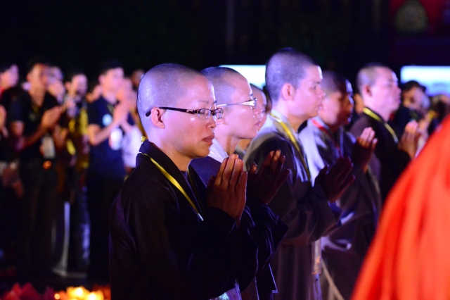 Vesak 2014: Lãnh đạo đảng, nhà nước, Phật giáo quốc tế cầu nguyện hòa bình