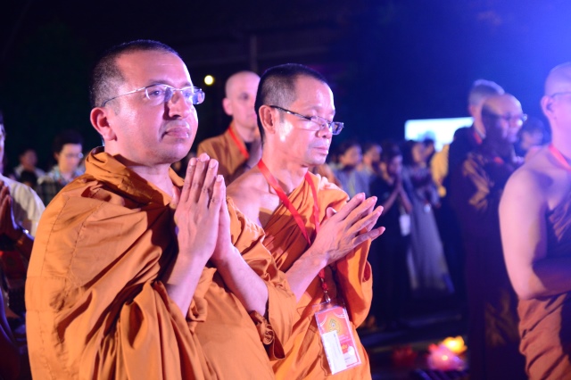 Vesak 2014: Lãnh đạo đảng, nhà nước, Phật giáo quốc tế cầu nguyện hòa bình