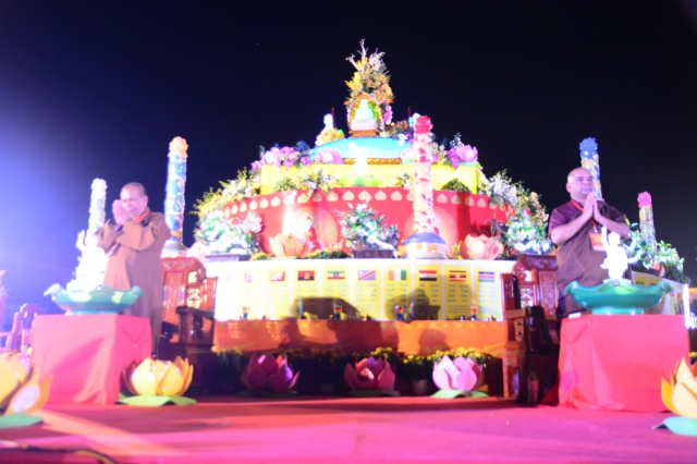 Vesak 2014: Lãnh đạo đảng, nhà nước, Phật giáo quốc tế cầu nguyện hòa bình