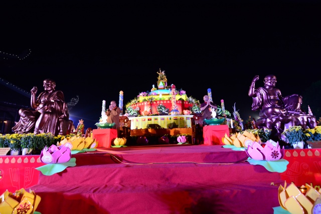 Vesak 2014: Lãnh đạo đảng, nhà nước, Phật giáo quốc tế cầu nguyện hòa bình