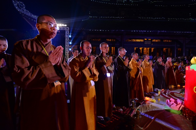 Vesak 2014: Lãnh đạo đảng, nhà nước, Phật giáo quốc tế cầu nguyện hòa bình