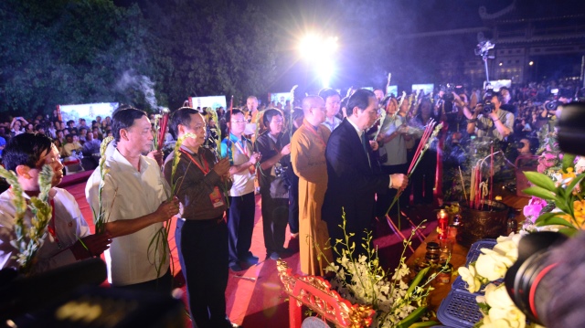 Vesak 2014: Lãnh đạo đảng, nhà nước, Phật giáo quốc tế cầu nguyện hòa bình