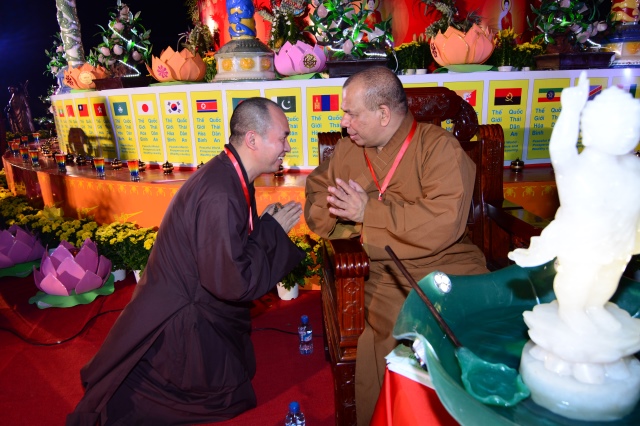 Vesak 2014: Lãnh đạo đảng, nhà nước, Phật giáo quốc tế cầu nguyện hòa bình