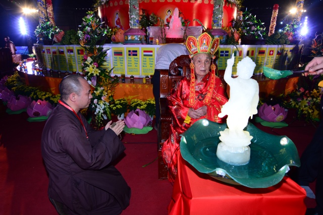 Vesak 2014: Lãnh đạo đảng, nhà nước, Phật giáo quốc tế cầu nguyện hòa bình