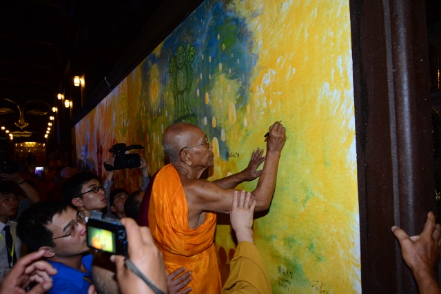 Vesak 2014: Lãnh đạo đảng, nhà nước, Phật giáo quốc tế cầu nguyện hòa bình