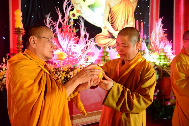 Vesak 2014: Huyền nhiệm đêm thắp nến cầu nguyện hòa bình thế giới