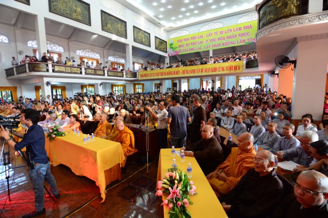 TP.HCM: Hoành tráng đêm chung kết văn nghệ chào mừng đại lễ Vesak 2014