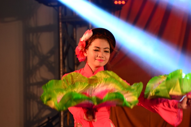 TP.HCM: Hoành tráng đêm chung kết văn nghệ chào mừng đại lễ Vesak 2014