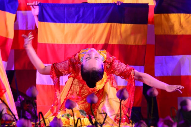 TP.HCM: Hoành tráng đêm chung kết văn nghệ chào mừng đại lễ Vesak 2014