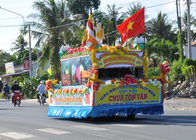 Long An: Chùa Tôn Vân đón chào Phật đản 2558