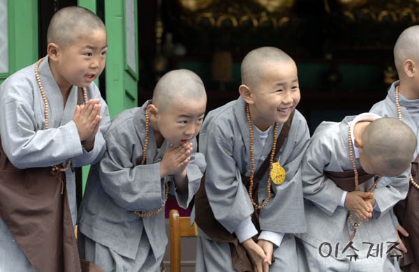 Chùm ảnh: Những chú tiểu Hàn Quốc ngộ nghĩnh dễ thương