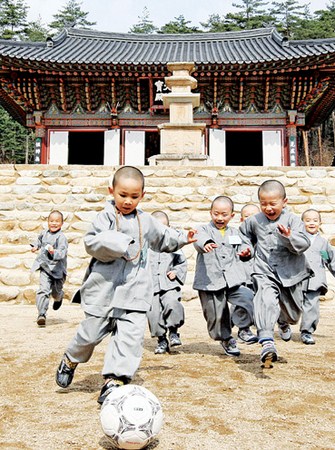 Chùm ảnh: Những chú tiểu Hàn Quốc ngộ nghĩnh dễ thương