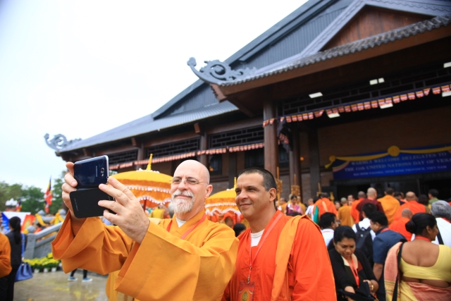 Vesak 2014: Chùm ảnh không khí hân hoan chào mừng Vesak 2014