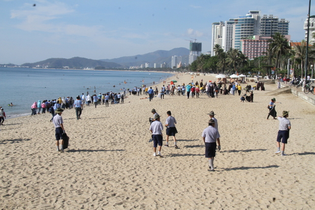Làm sạch Môi trường biển Nha Trang – Hướng tới Đại lễ Phật Đản Vesak – 2014