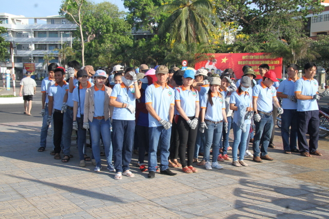 Làm sạch Môi trường biển Nha Trang – Hướng tới Đại lễ Phật Đản Vesak – 2014
