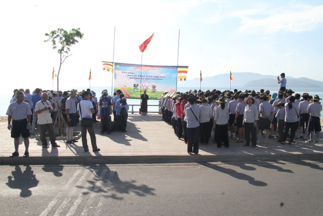 Làm sạch Môi trường biển Nha Trang – Hướng tới Đại lễ Phật Đản Vesak – 2014