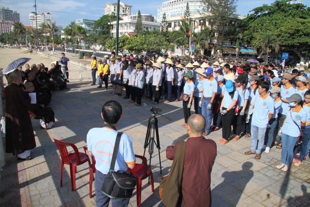Làm sạch Môi trường biển Nha Trang – Hướng tới Đại lễ Phật Đản Vesak – 2014