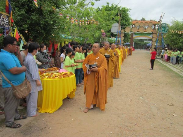 Đồng Tháp: Gieo duyên lành với Tam Bảo trong Phiên Chợ Quê Hương